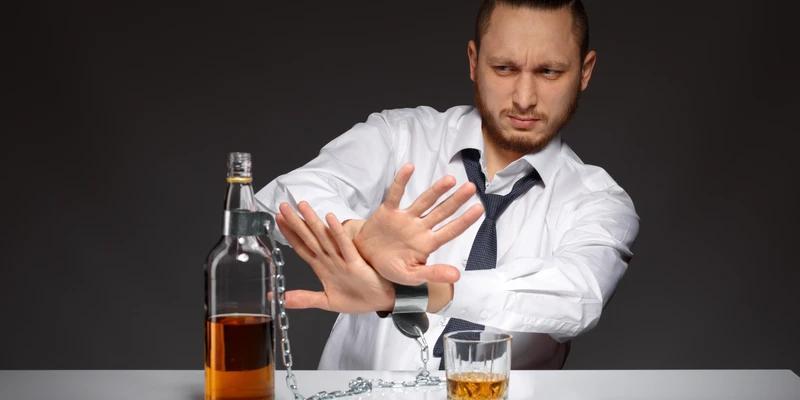 employee-rejecting-alcohol-blog